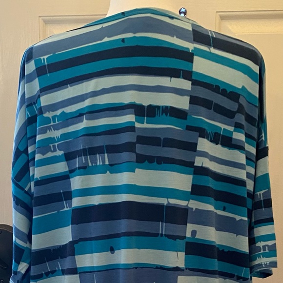 Blue patterned LLR Irma hi-low tunic tee, size L - Picture 4 of 6